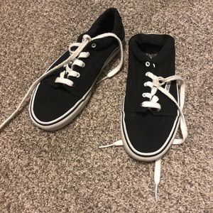 Vans black size 4. Excellent condition.